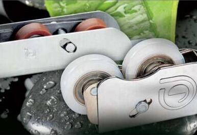 鋁合金門窗滑輪如何安裝？