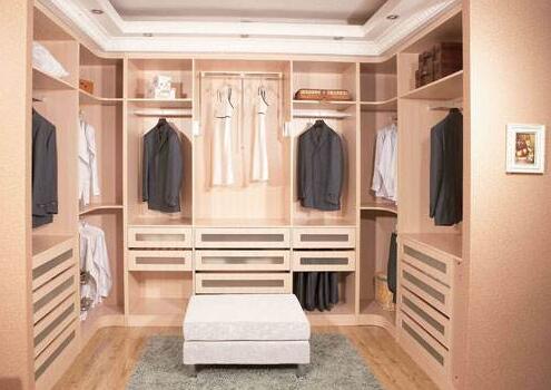 衣柜選擇平開(kāi)門(mén)好還是推拉門(mén)好？