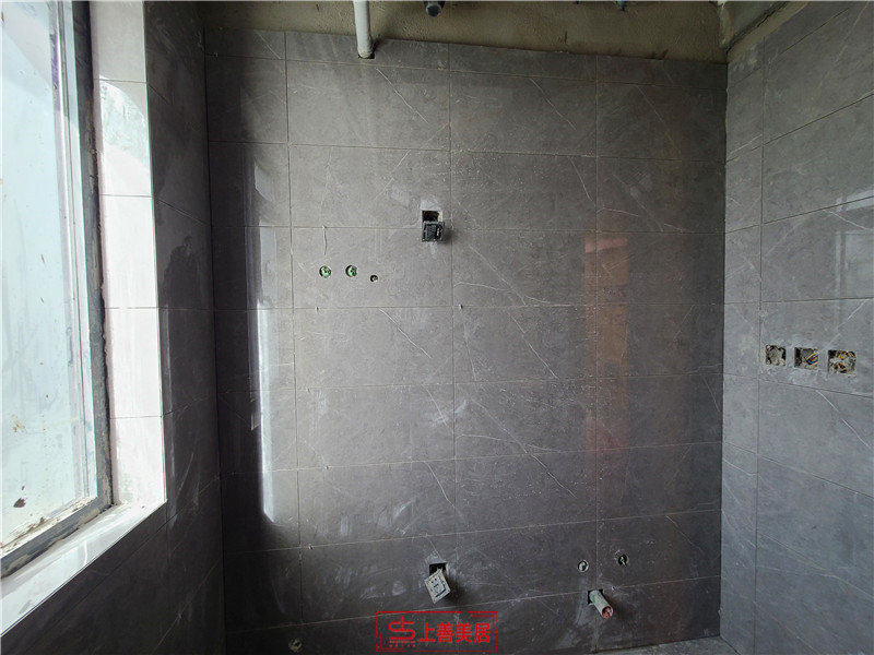 融創(chuàng)中心155平